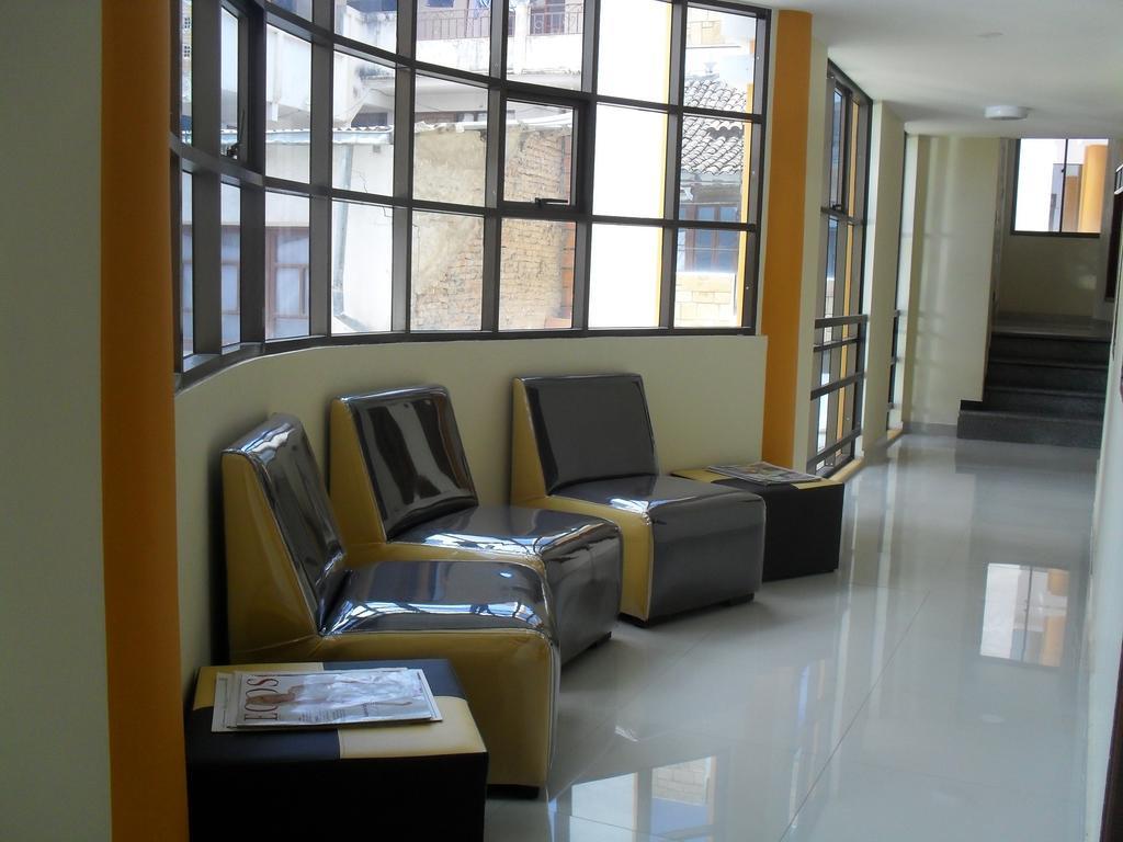 Hostal Corona Blanca Sucre Bagian luar foto